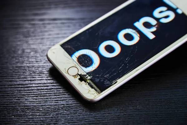 Bozuk Ekranlı Akıllı Telefon Görüntüsü Ooops Kelimesi Tamamdır — Stok fotoğraf