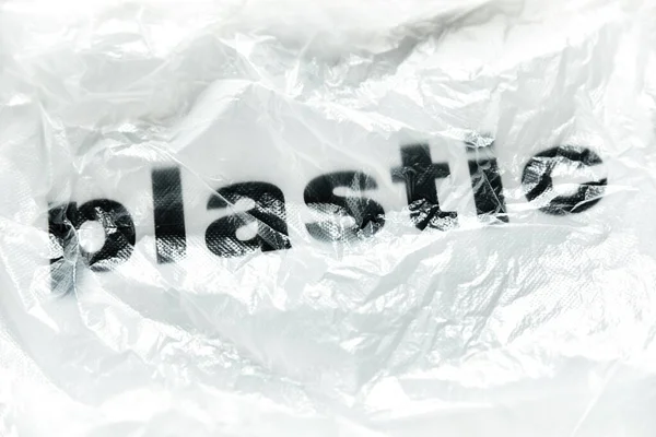 Чорне Пластикове Слово Прозорому Білому Одноразовому Поліетиленовому Пакеті Проблема Забруднення — стокове фото