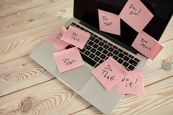 Image Laptop Full Sticky Notes Reminders Screen Work Overload Concept — Stock Photo, Image