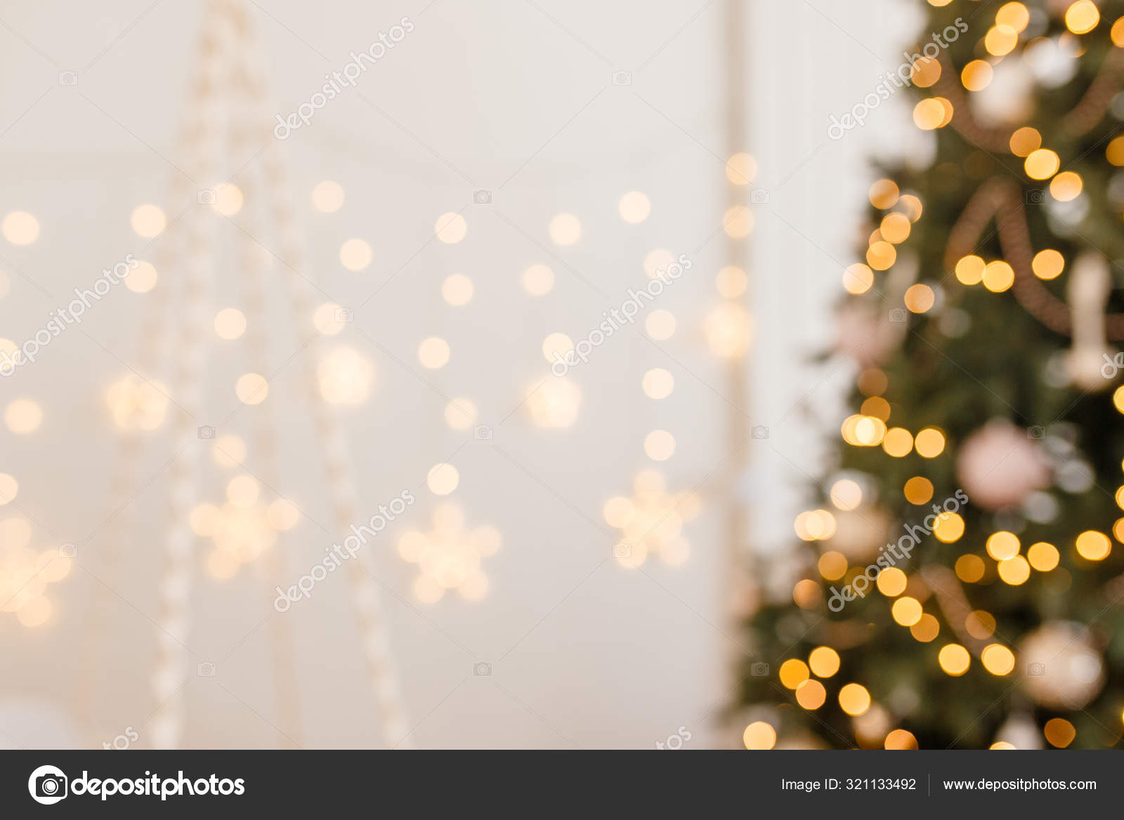 Beautiful holiday decorated room with Christmas tree and bright lights ,  out of focus shot for photo background. Blur christmas background — Stock  Photo © vinnikovayana@mail.ru #321133492, image size:1600x1167