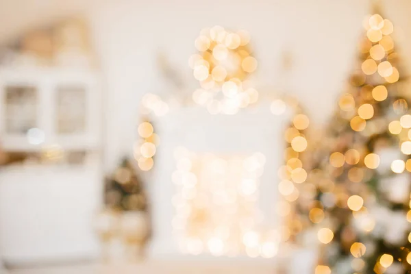 Kerst achtergrond met feestelijke bokeh verlichting, wazig vakantie achtergrond — Stockfoto