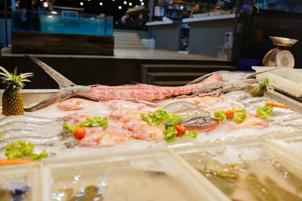 Frutos do mar frescos na noite mercado Tailândia — Fotografia de Stock