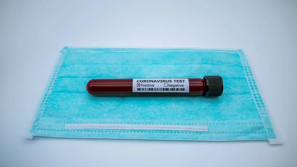 Mascarilla Protectora Test Covid Positivo Muestra Laboratorio Análisis Sangre Para —  Fotos de Stock
