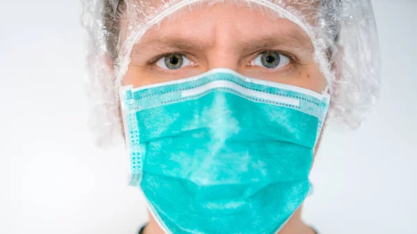 Kaukasisk Man Bär Mask Mot Överförbara Infektionssjukdomar Och Som Skydd — Stockfoto