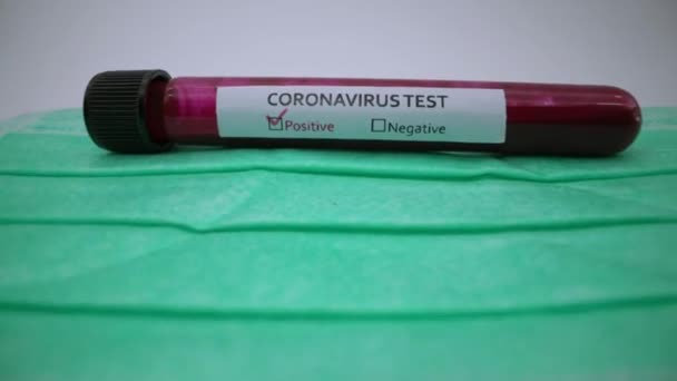 Beschermingsmasker Positieve Covid Test Laboratoriummonster Van Bloedonderzoek Voor Diagnose Nieuwe — Stockvideo