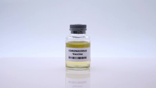 样本Covid 19疫苗分离于白色背景 预防性药物Coronavirus 2019 Ncov概念 电晕病毒危险与公共卫生危险疾病 亚洲流感大流行 — 图库视频影像