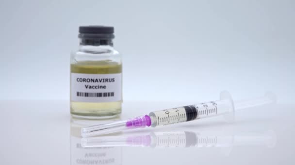 Covid 19用ワクチンおよび注射器注射器 コロナウイルス感染の予防 予防接種 治療に使用されます 武漢の新しいコロナウイルス病 医学の概念 Dan — ストック動画
