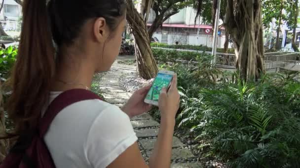 Taipei Taiwan August 2016 Playing Pokemon App Asia Park Азіатська — стокове відео