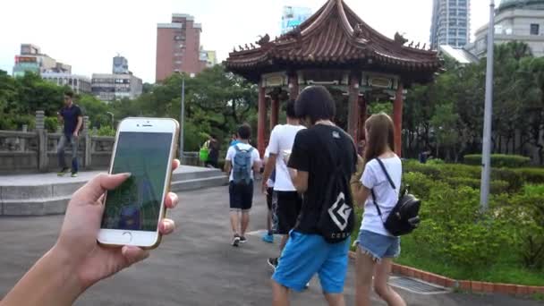 Taipei Taiwan August 2016 Playing Pokemon App Asia Park Asian — Stock Video