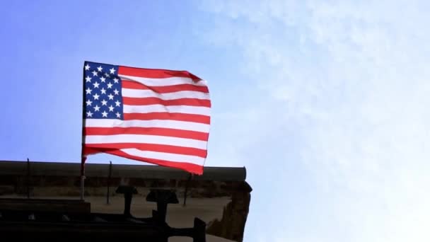 American Flag Waving Wind Flagpole America City Usa Banner Flutters — Stock Video