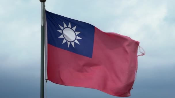Slow Motion Taiwanese Flag Waving Wind Flagpole Taipei City Slow — Stock Video