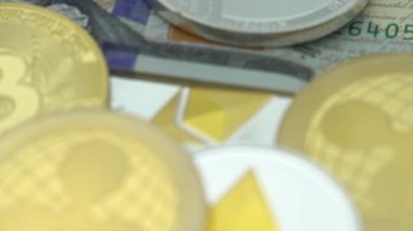 4K Fiziksel Metal Litecoin para birimi 100 dolardan fazla. Dünya çapında sanal internet parası. Amerikan banknotları. Dijital Lite madeni para siber uzay, şifreli para birimi LTC. Çevrimiçi ödeme - Dan