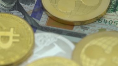 4K Fiziksel Metal Ripplecoin 100 dolarlık banknot üzerinde. Dünya çapında sanal internet parası. Amerikan banknotları. Dijital altın dalgalı sikke siber uzay, şifreli para birimi XRP-Dan