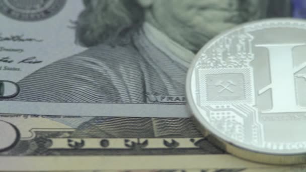 Фізична Металева Срібна Монета Litecoin Валюта Понад 100 Доларів Сша — стокове відео