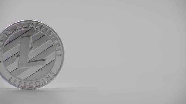 Φυσικό Μέταλλο Ασήμι Litecoin Νόμισμα Λευκό Φόντο Νέα Παγκόσμια Εικονικά — Αρχείο Βίντεο