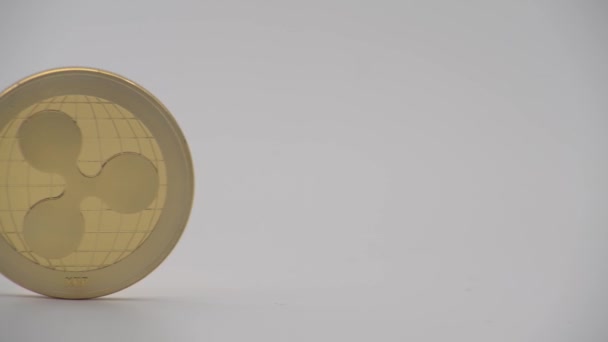 Φυσικό Μέταλλο Χρυσό Ripplecoin Νόμισμα Λευκό Φόντο Νέα Παγκόσμια Εικονικά — Αρχείο Βίντεο