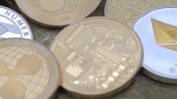 Metal Físico Oro Ripplecoin Moneda Sobre Otras Monedas Dinero Virtual — Vídeos de Stock