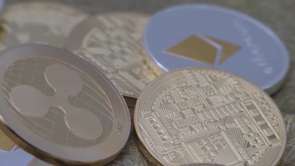 4K物理金属黄金のRipplecoin通貨は他のコインを回転させます 世界中の仮想インターネットマネー デジタルリップルコインサイバー空間 暗号通貨Xrp 良い投資未来オンライン決済 Dan — ストック動画