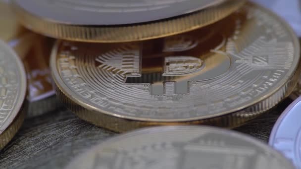 4K物理金属黄金のRipplecoin通貨は他のコインを回転させます 世界中の仮想インターネットマネー デジタルリップルコインサイバー空間 暗号通貨Xrp 良い投資未来オンライン決済 Dan — ストック動画