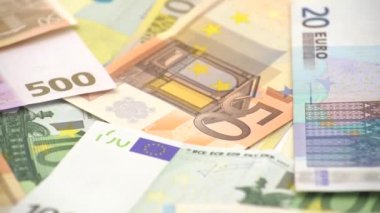 4K Dolly farklı değerlerde euro vuruşu yaptı. Euro 'nun 20, 50, 1, 2, 500' lük banknotu. Nakit para geçmişi. İyi kazançlar. Maaşımı veriyorum. Kredi yüzde-Dan