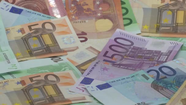 Die Eurokurse Fallen Zeitlupe Banknoten Mit Unterschiedlichen Werten Euro Bargeld — Stockvideo