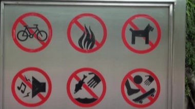 İmza: Hayvanat bahçesinde yasak olan başka bir simge.