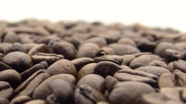 Granos Café Tostados Gire Sobre Fondo Blanco Dan — Vídeos de Stock