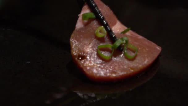 Slow Motion Cuisine Pequeño Trozo Bistec Chef Está Cocinando Filete — Vídeos de Stock