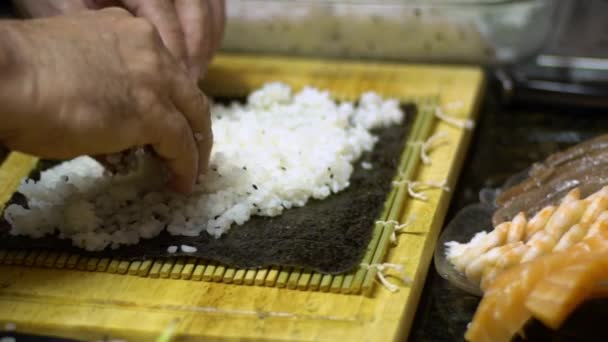Movimento Lento Makizushi Preparação Processo Fazer Sushi Caseiro Rolos Close — Vídeo de Stock