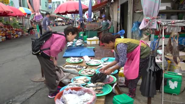 Busan Sydkorea Juli 2017 South Korean Woman Work Seafood Market — Stockvideo