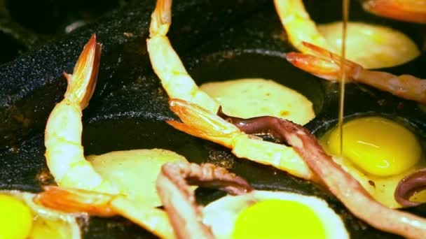 Slow Motion Asian Vendor Prepare Delicious Fried Quail Eggs Squid — Stock Video