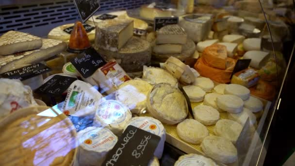 Paris France January 2018 France Street Market Selling Various Cheeses — Stock Video