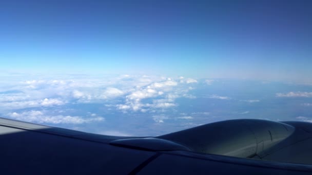 Mooie Wolken Van Boven Gezien Door Vliegtuig Raam Reizen Door — Stockvideo