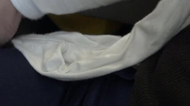 Kalkışı beklerken uçakta oturan 4K yolcusu uçakla seyahat ederken büyük önem taşıyor.