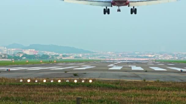Taipei Taiwan October 2016 Slow Motion Jet Airplane Take Landing — Stock Video