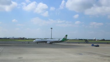 , Tayvan-17 Haziran 2016: Tayvan Uluslararası Havalimanı 'nda uçmaya hazır bir uçak