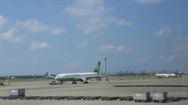 , Tayvan-17 Haziran 2016: Tayvan Uluslararası Havalimanı 'nda uçmaya hazır bir uçak