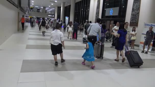 Thailand April 2016 People Arrive Don Mueang International Airport Travellers — Stock Video