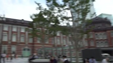 Dış gün Tokyo İstasyonu 'nda 4 bin kişi yürüyor. Japonya-Dan Marunouchi 'deki tren istasyonu.