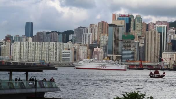Kowloon Hong Kong Giugno 2016 Nave Spazzatura Nave Crociera Fronte — Video Stock