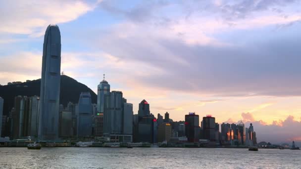 Puesta Sol Bahía Kowloon Con Ferry Puerto Hong Kong Paisaje — Vídeo de stock