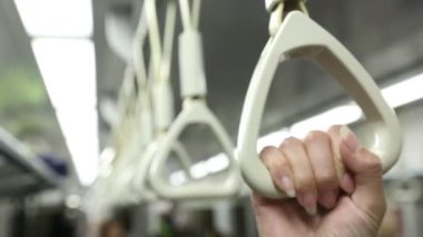 Tayvan 'dan küçük yerel bir trenle geldim, tren bir EMU700 banliyö treni.