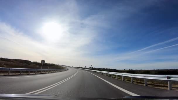 西班牙南部塞维利亚省高速公路上开车的Pov图像 汽车在高速公路上行驶 新公路上用白线的沥青 — 图库视频影像