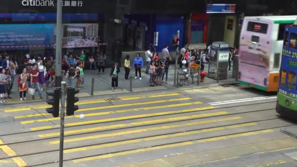 Hong Kong Abril 2017 Pessoas Locais Turistas Esperando Interseção Movimentada — Vídeo de Stock