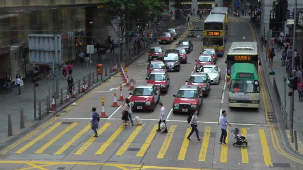 Hongkong April 2017 Menschen Einheimische Und Touristen Gehen Belebten Kreuzung — Stockvideo