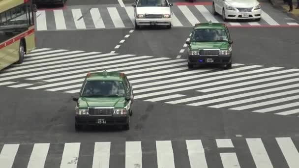 日本东京 2017年9月29日 4K高程交通车辆在著名的东京涉谷交叉口行驶 亚洲商业街的一天 日本首都 — 图库视频影像