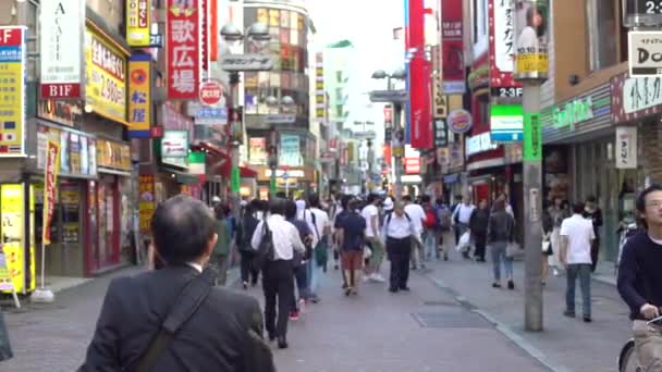 日本东京 2017年9月29日 4K繁忙的都市日本购物街中心石比亚市行人区 亚洲人在日本东京的民族旅行 亚洲市中心 — 图库视频影像