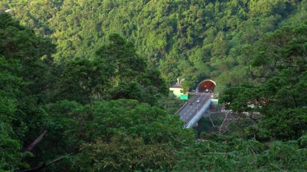 Tunnelbana Motorväg Med Bilar Som Kör Genom Berget Taipei Stad — Stockvideo