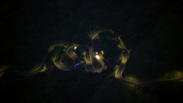 Podwyższony Widok Samochody Jadące Pięknej Zakrzywionej Drodze Górach Nocy Keelung — Wideo stockowe