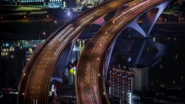 Gece Taipei Şehrinde Yoğun Trafiği Olan Karayolu Köprüsünün Havadan Görüntüsünü — Stok video